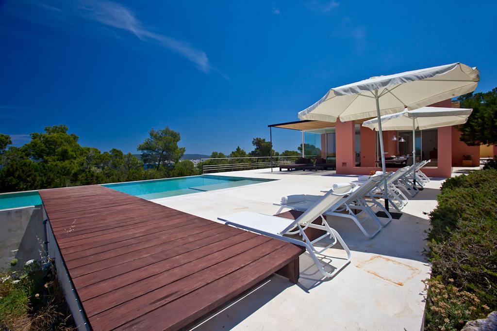 Outdoor lounge