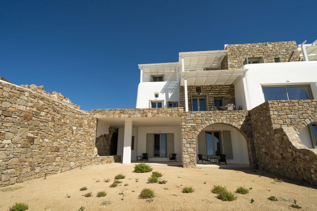 6 Bedrooms