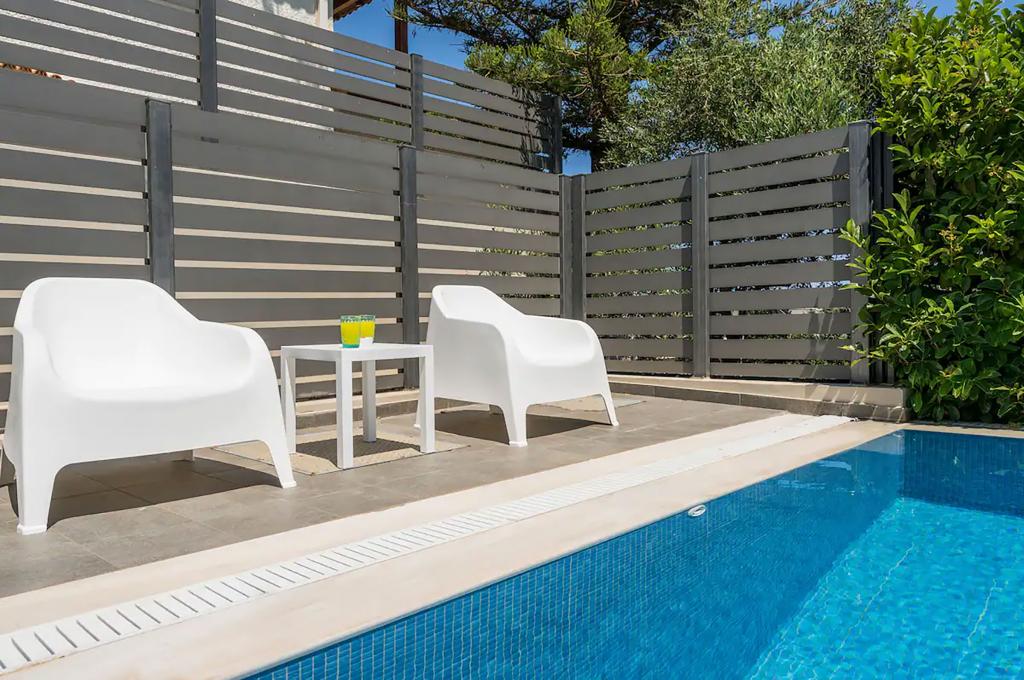 Outdoor lounge