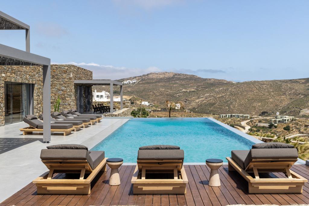 6 Baths