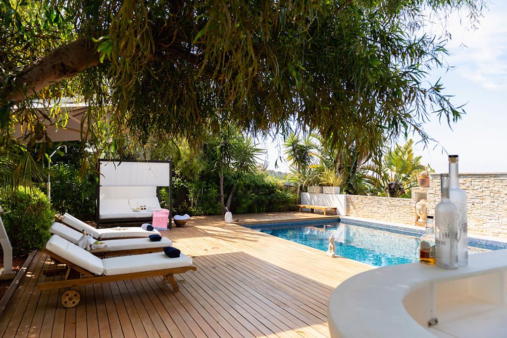 5 Bedrooms