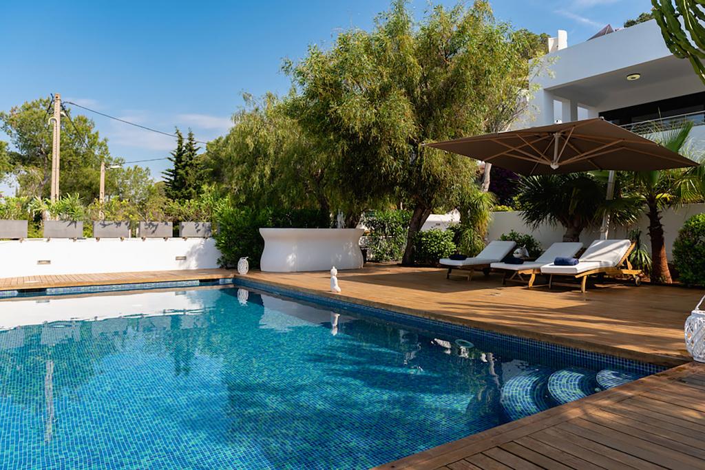 Outdoor lounge
