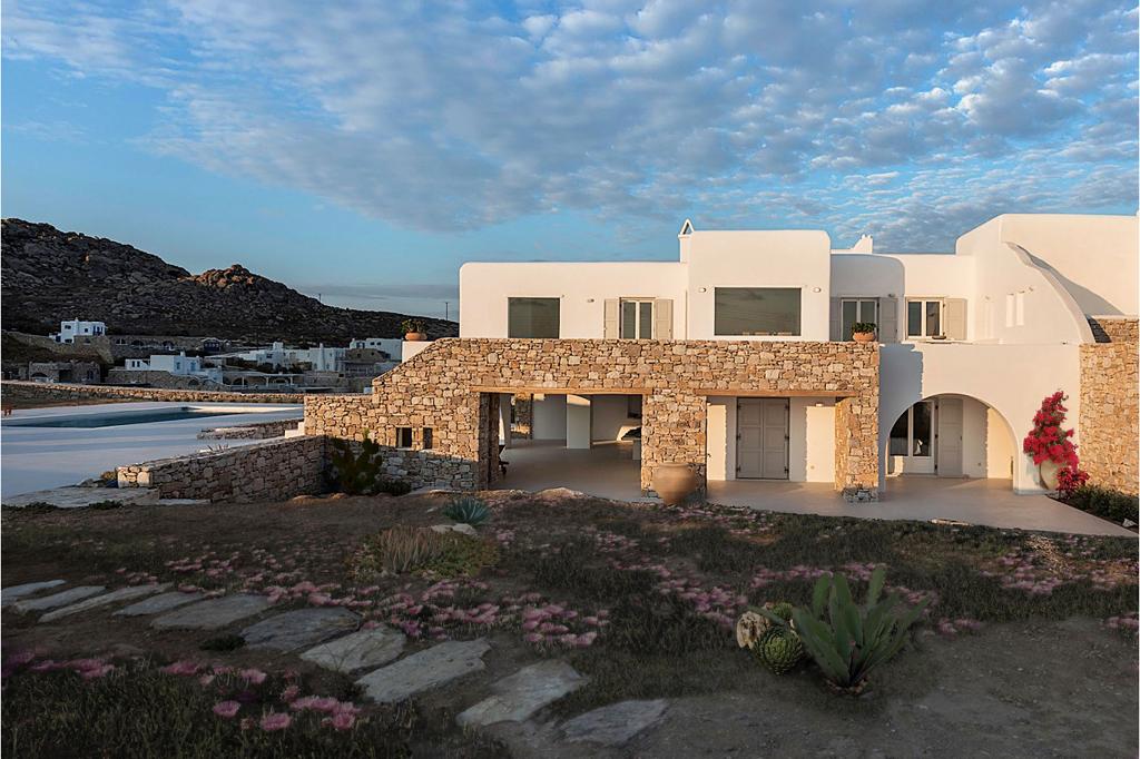 6 Baths