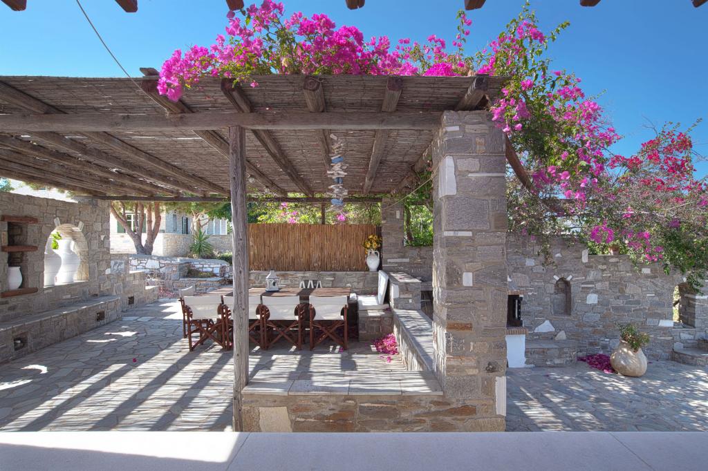 Outdoor lounge