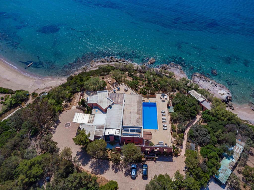 6 Bedrooms