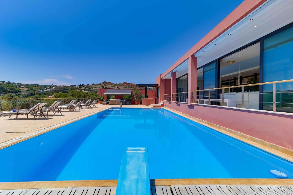 6 Baths