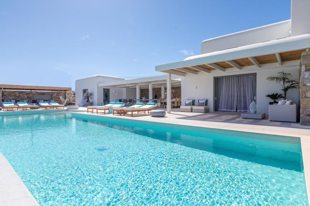 8 Baths