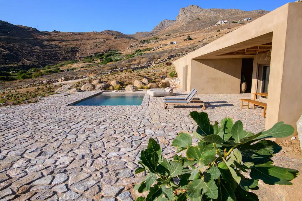 Outdoor lounge