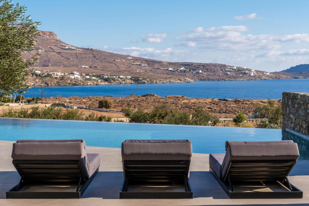 8 Baths