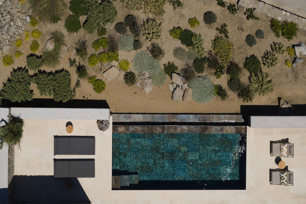 Outdoor lounge