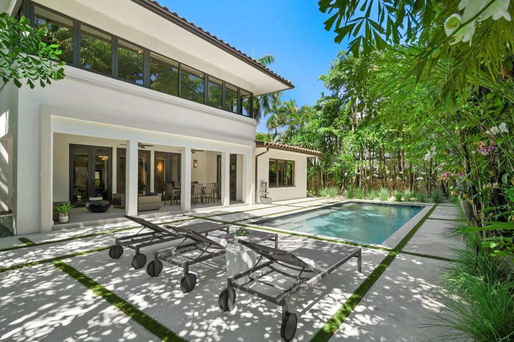 4 Baths