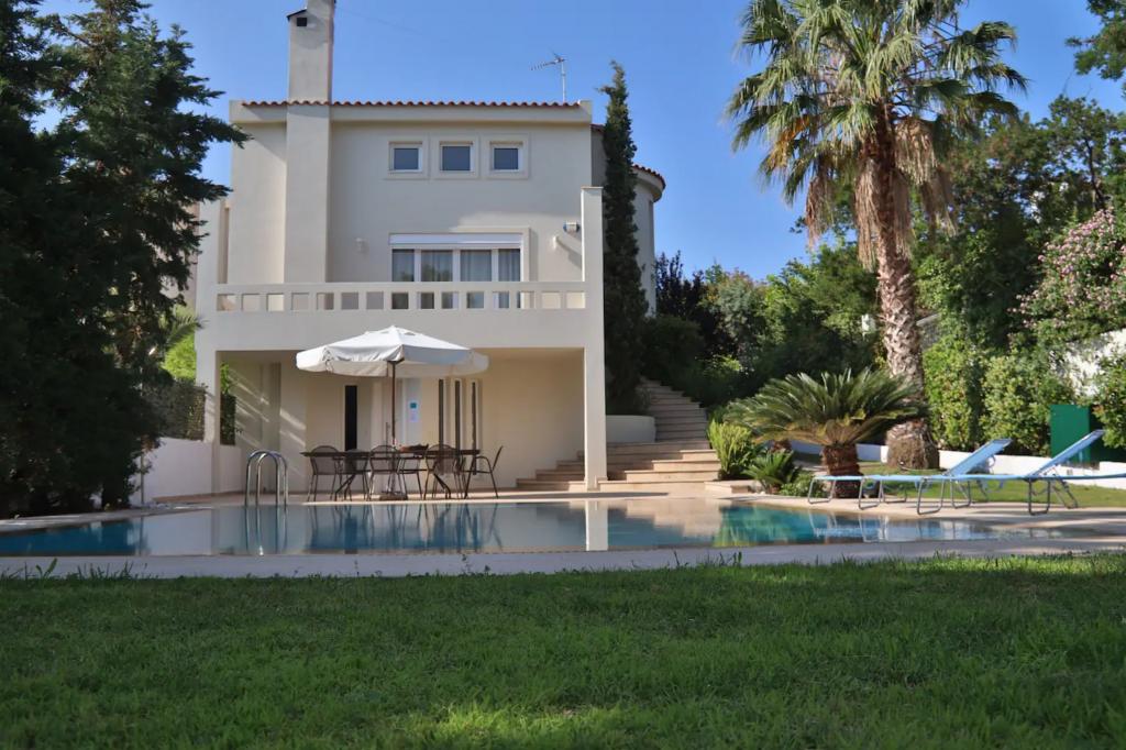 Outdoor lounge