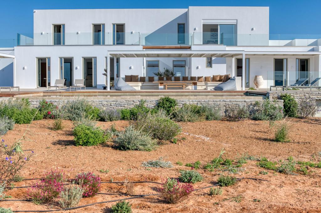 6 Bedrooms