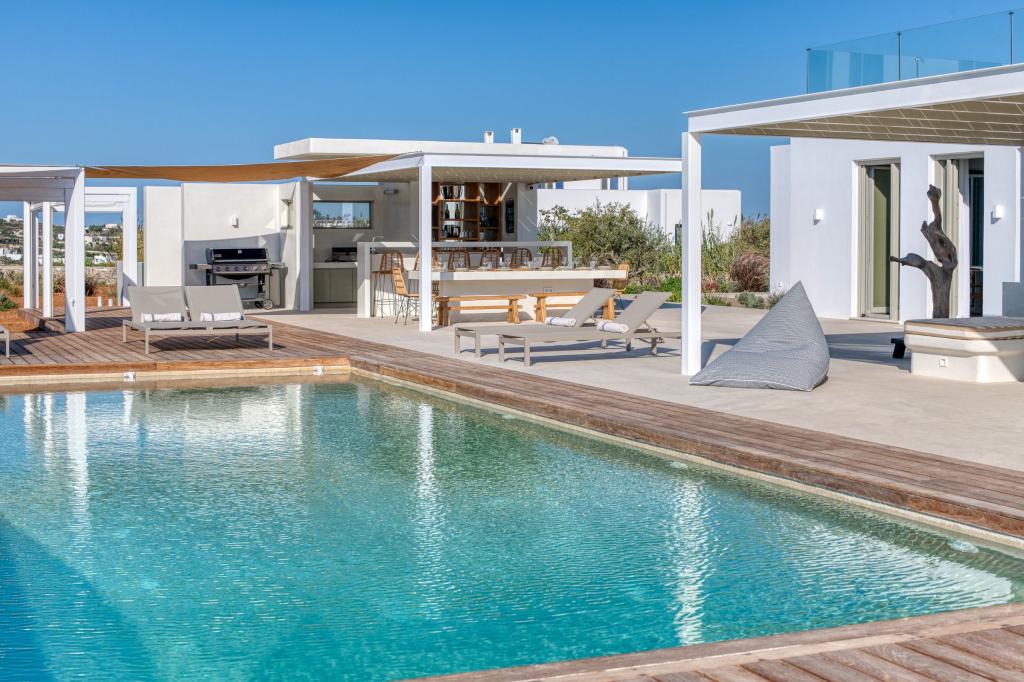 6 Baths