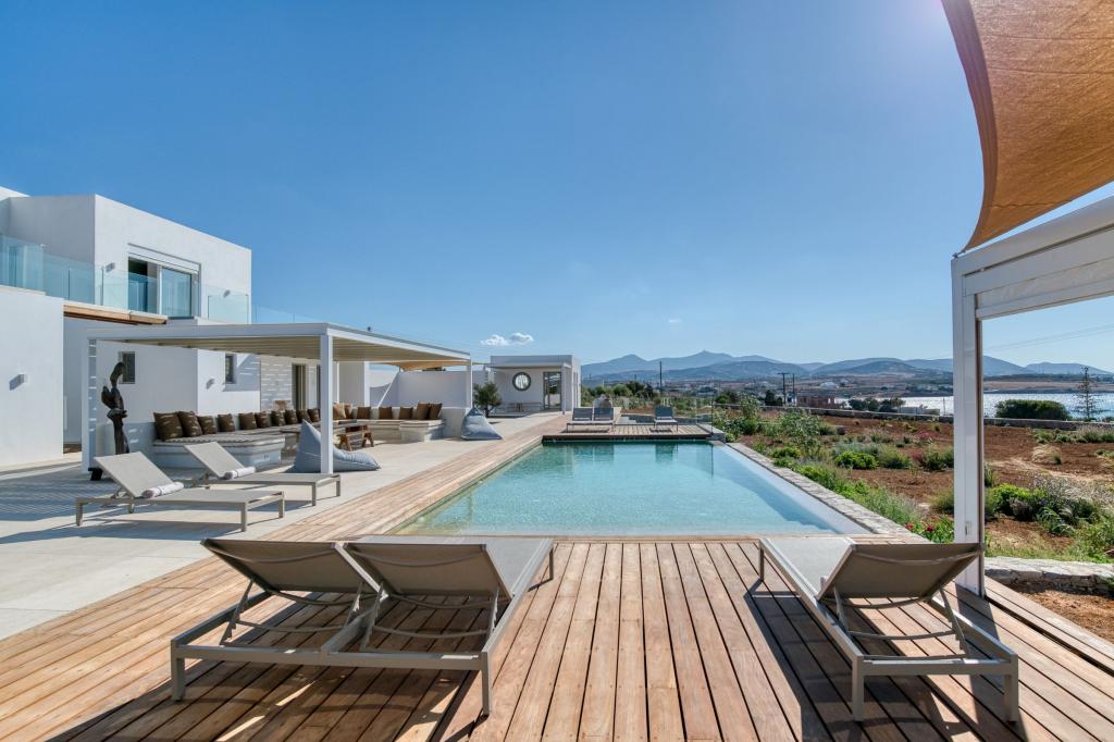 Outdoor lounge
