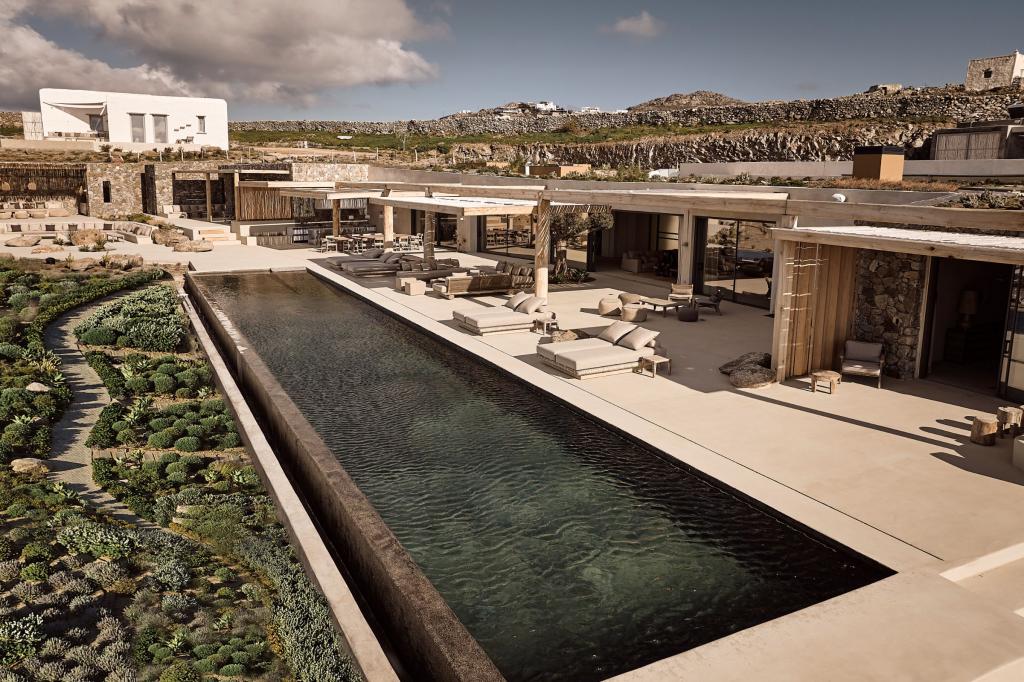 2 Swimming pools