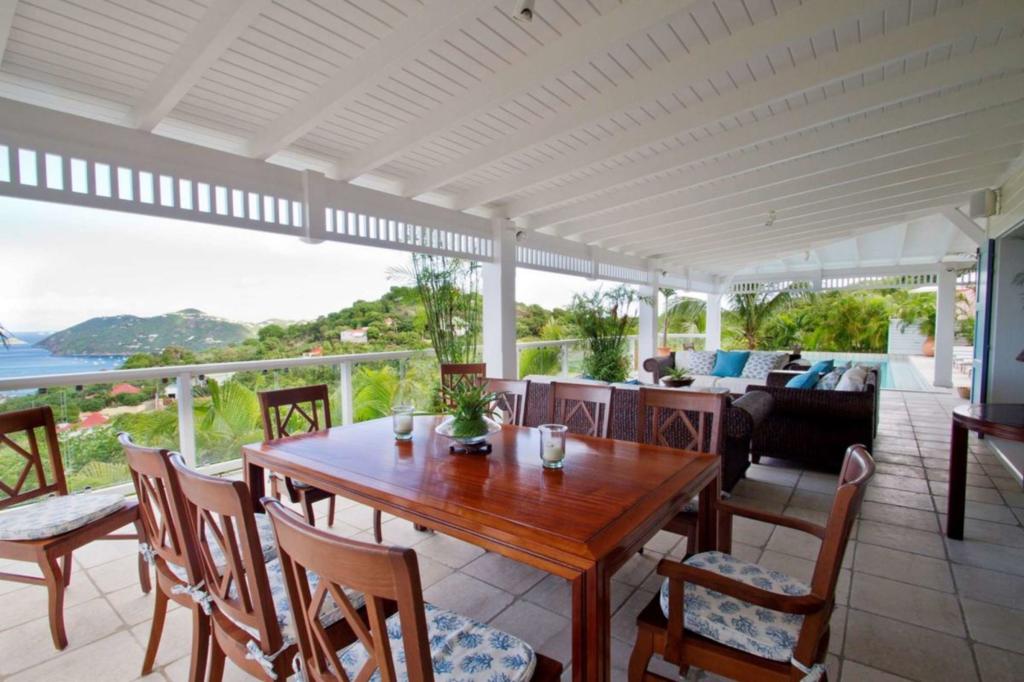Outdoor lounge