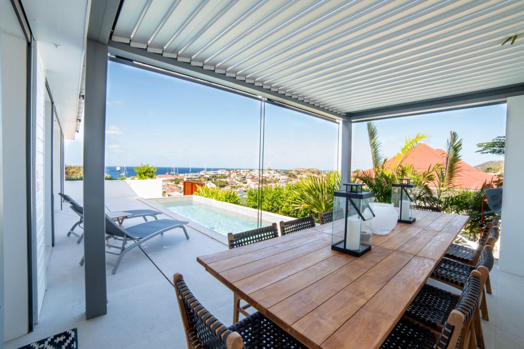 Outdoor lounge