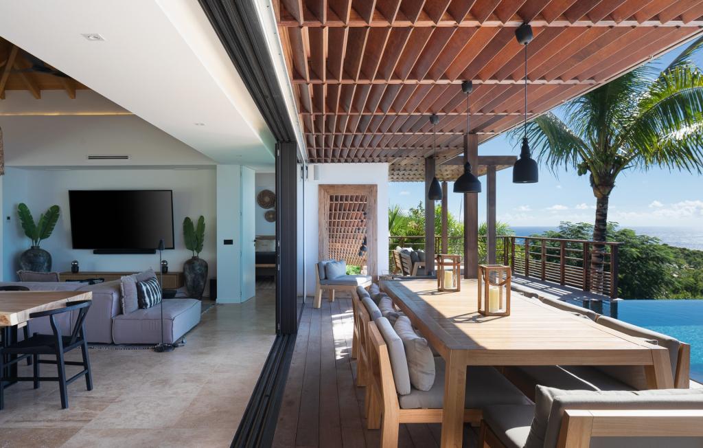 4 Baths