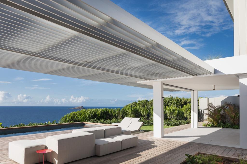 Outdoor lounge