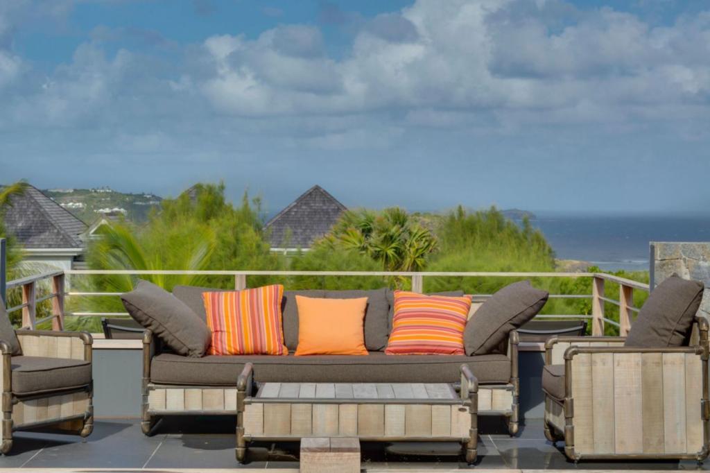 Outdoor lounge
