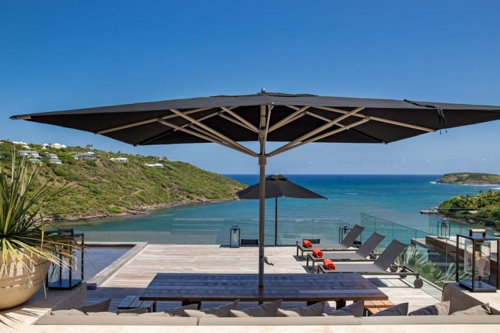 Outdoor lounge