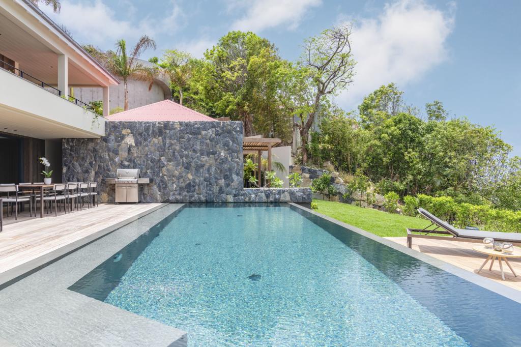 5 Baths