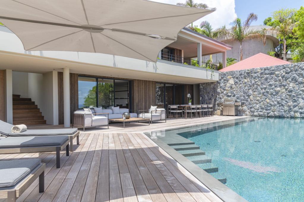 Outdoor lounge