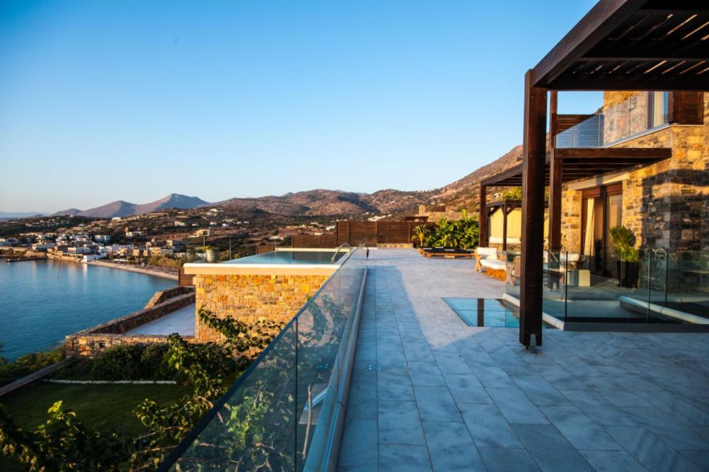 5 Baths