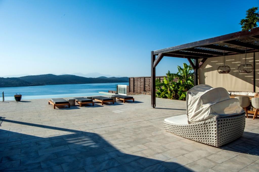 Outdoor lounge