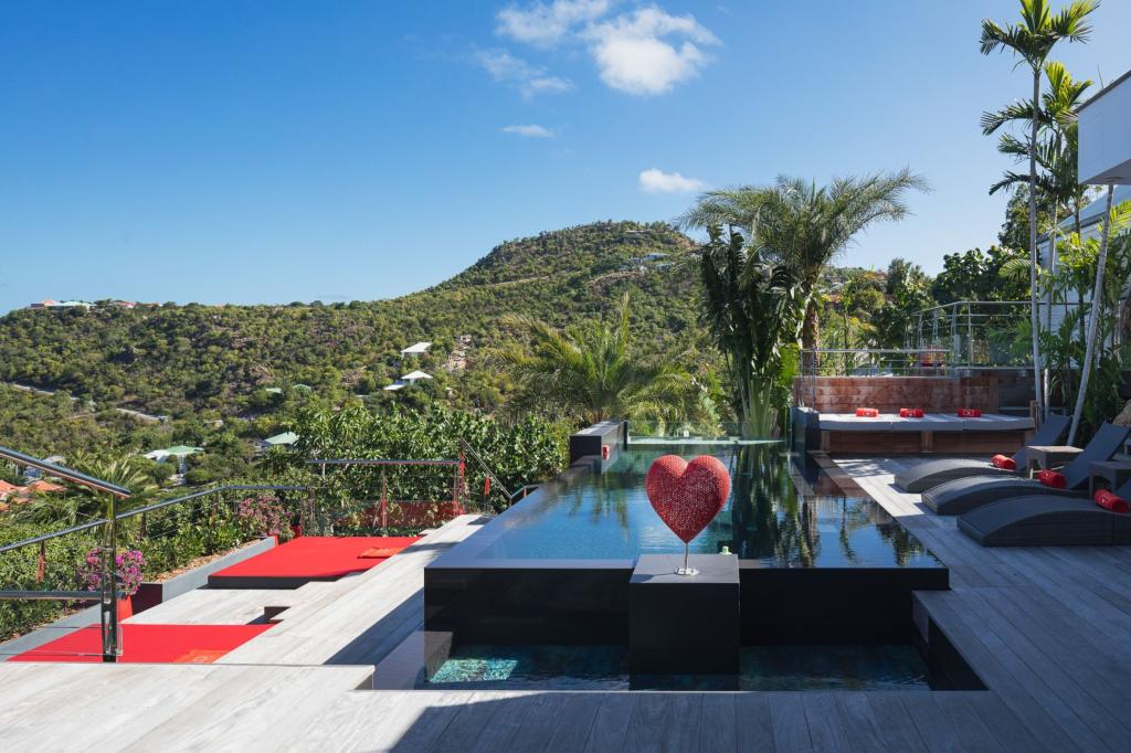 5 Baths