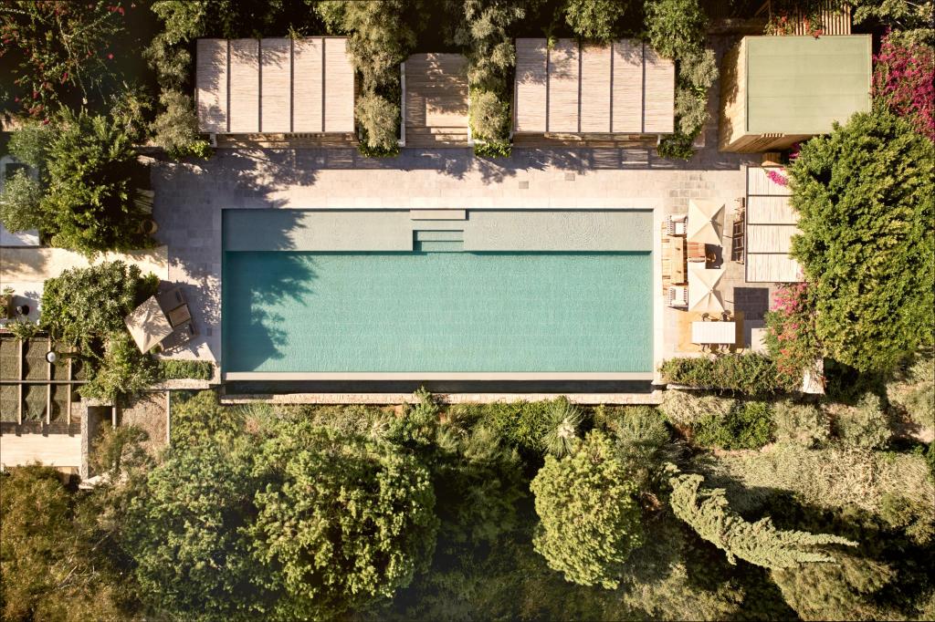 1 Swimming pool