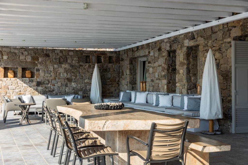 Outdoor lounge