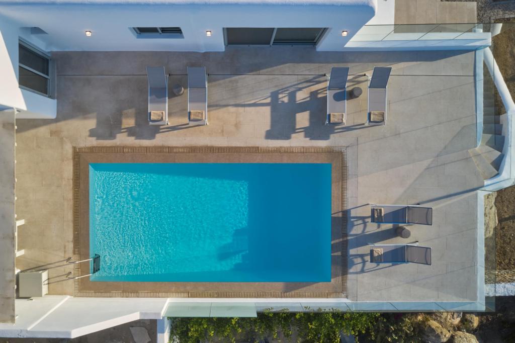 5 Baths