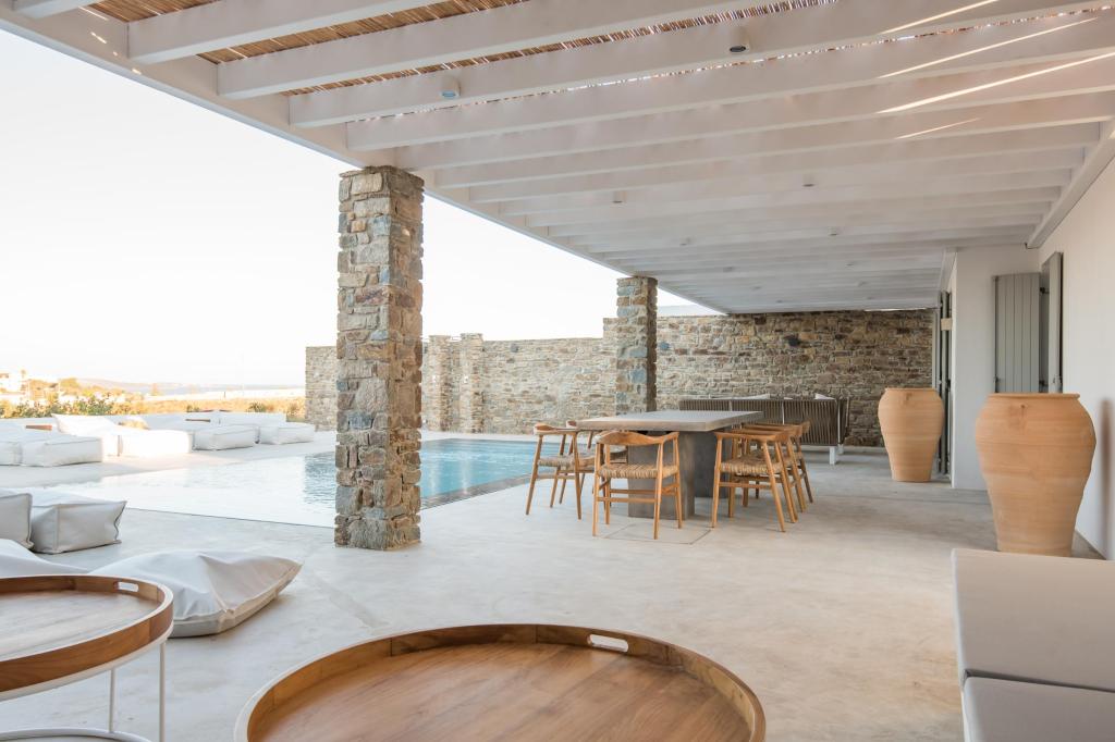 5 Baths