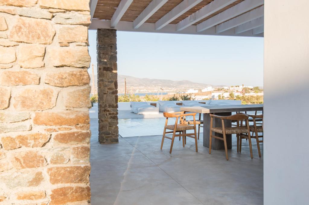 Outdoor lounge
