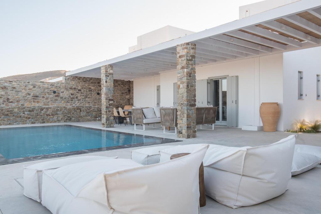 4 Baths