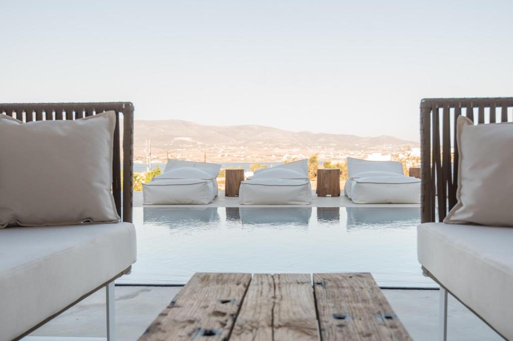 Outdoor lounge