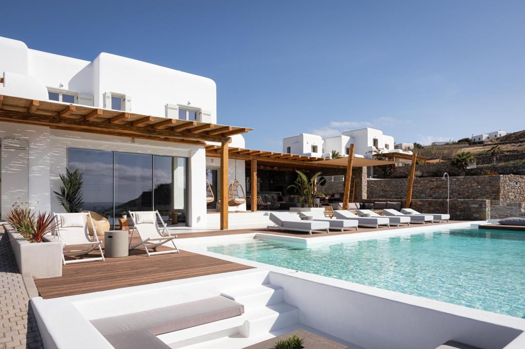 6 Baths