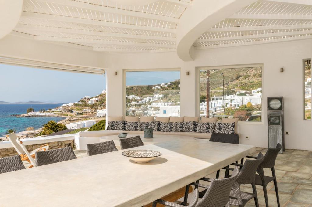 Outdoor lounge