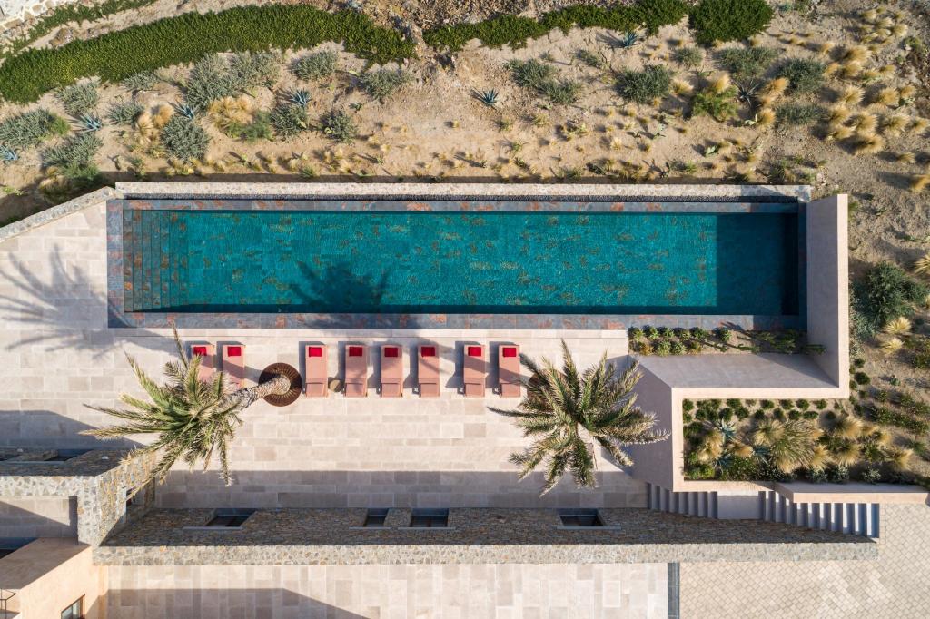 2 Swimming pools