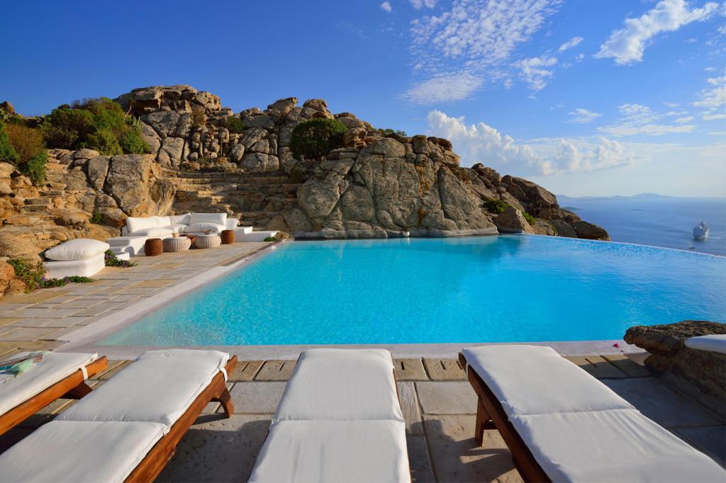 4 Baths