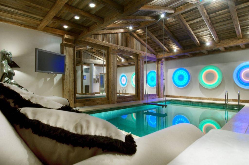 6 Baths