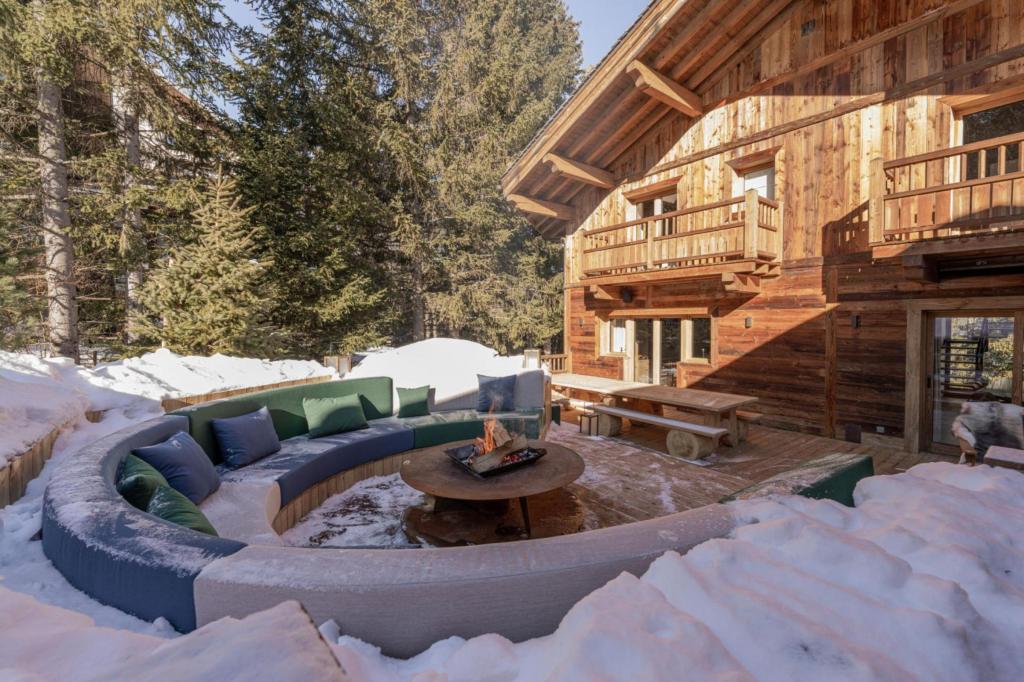 8 Baths