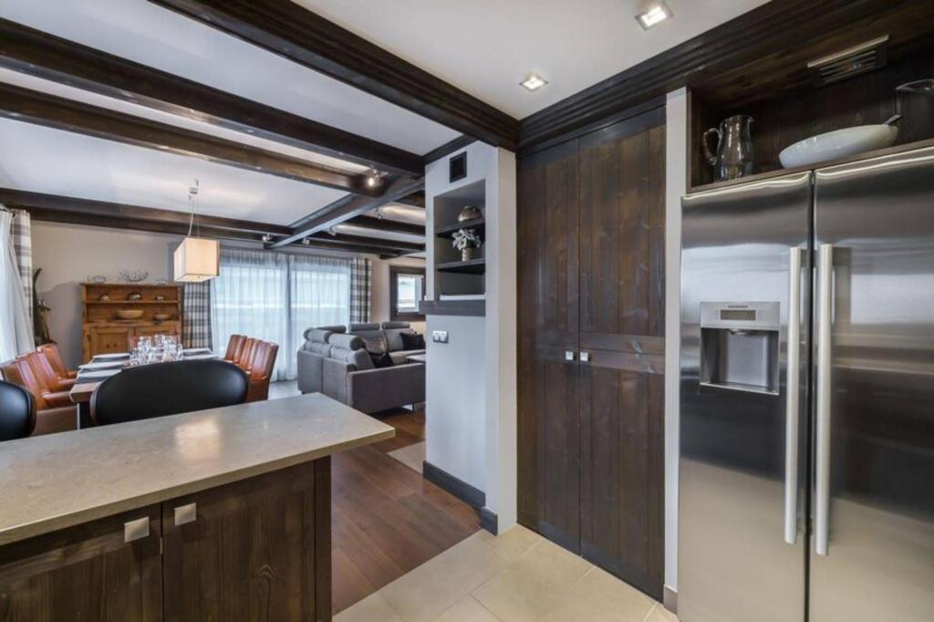 4 Baths