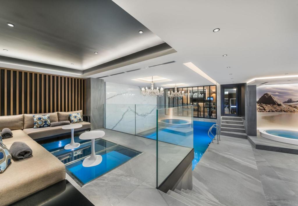 7 Baths