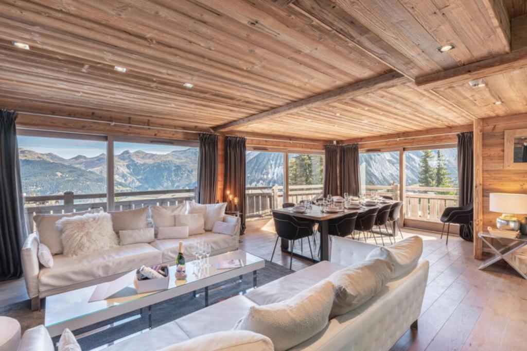 Outdoor lounge