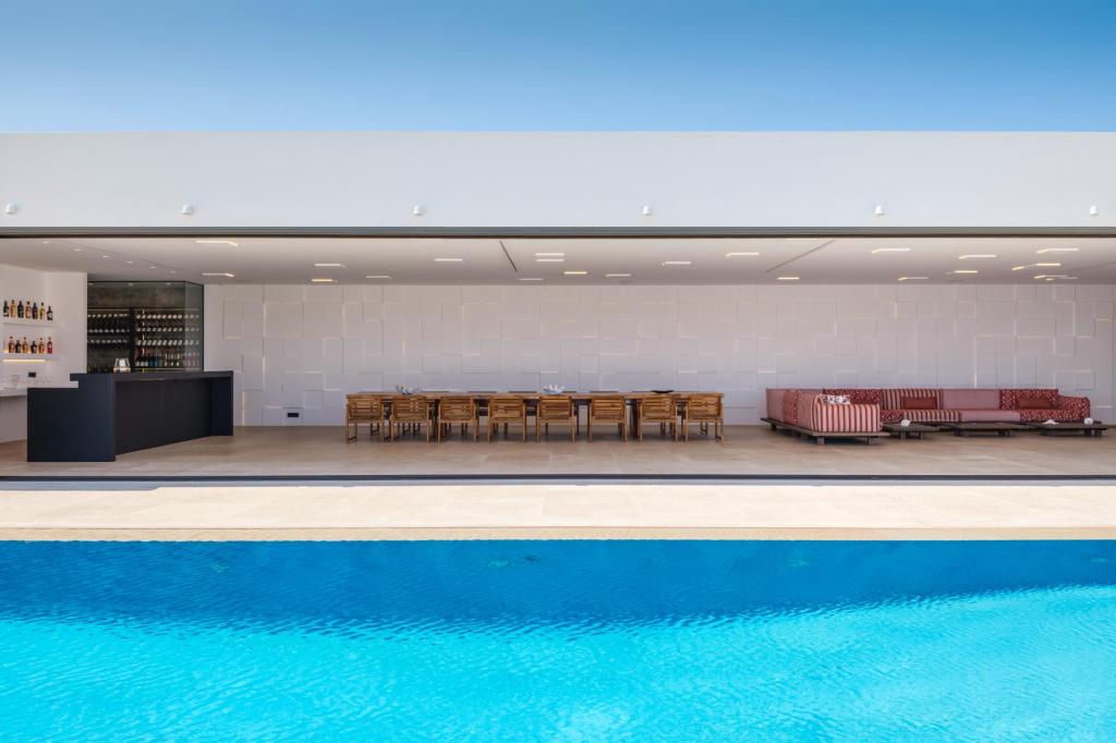 10 Baths