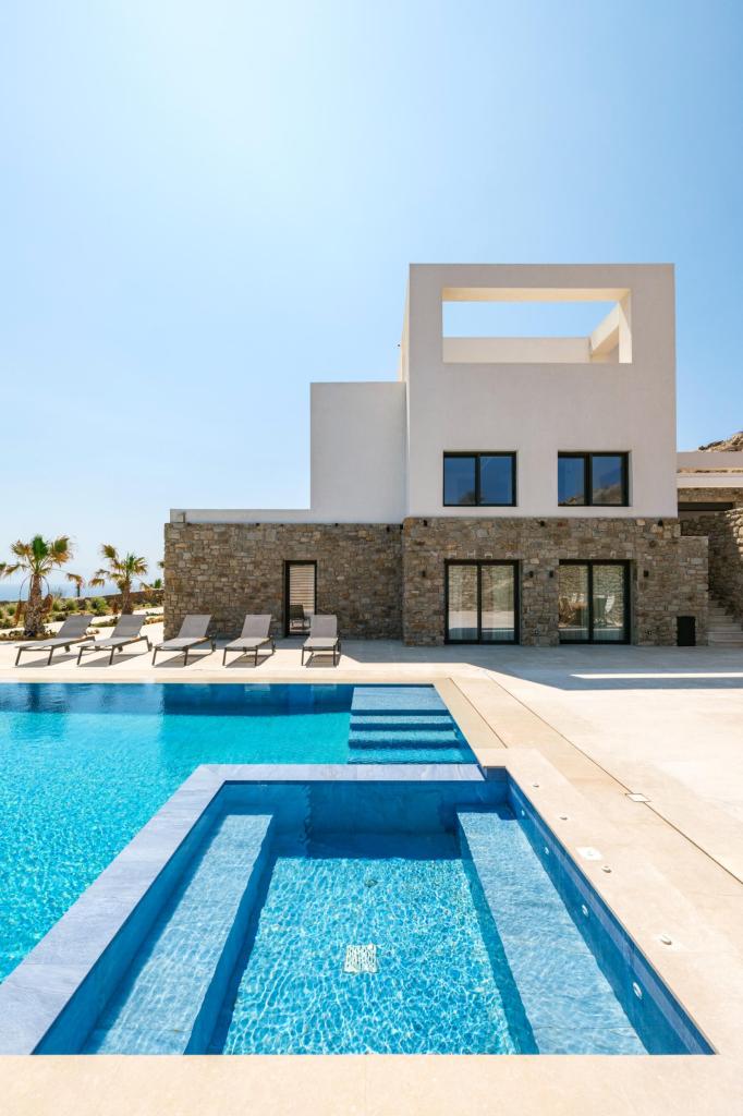 2 Swimming pools