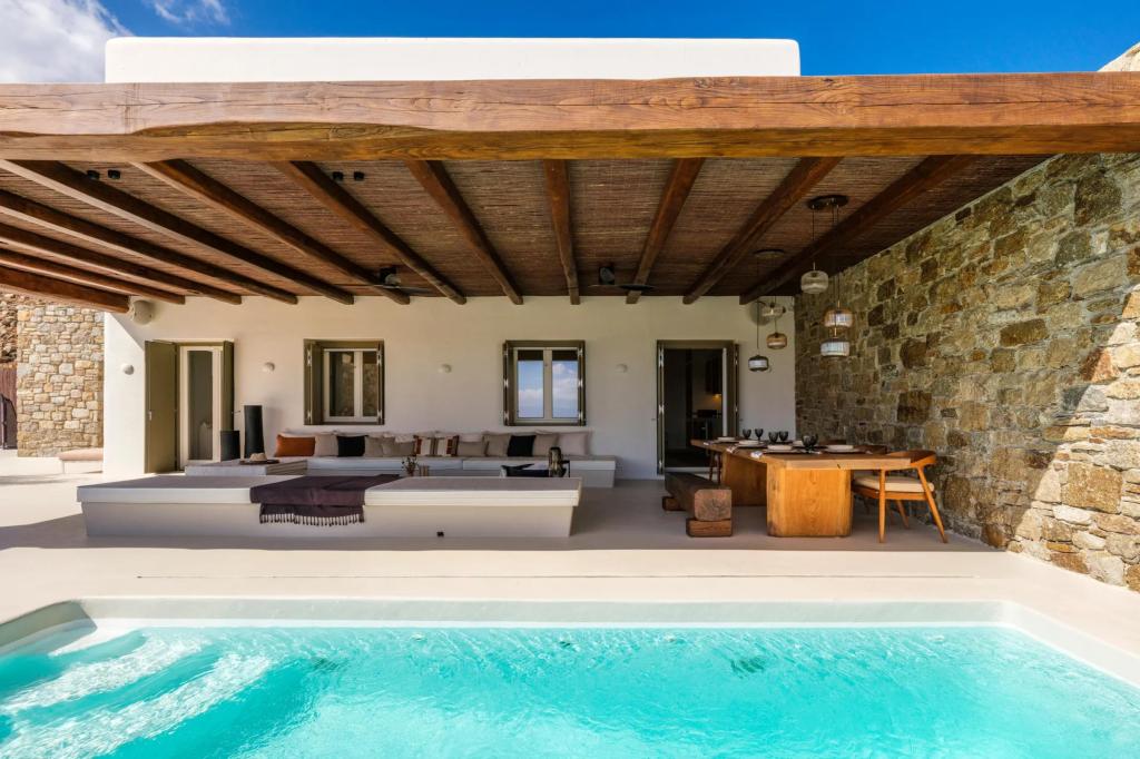 4 Baths